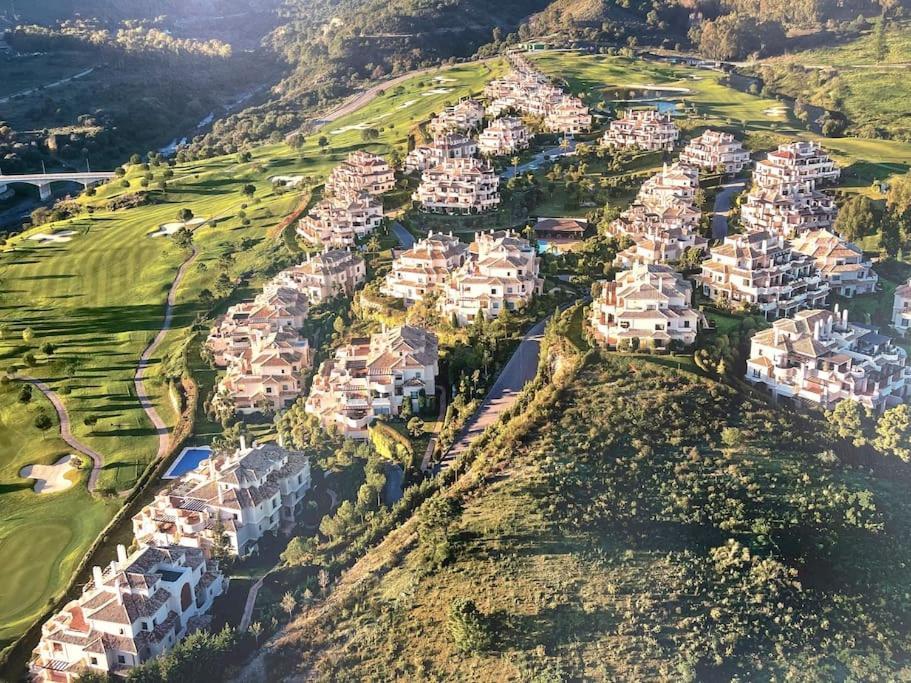Luxurious 2 Bedroom Apartment With Spa Facilities Benahavis Exterior photo
