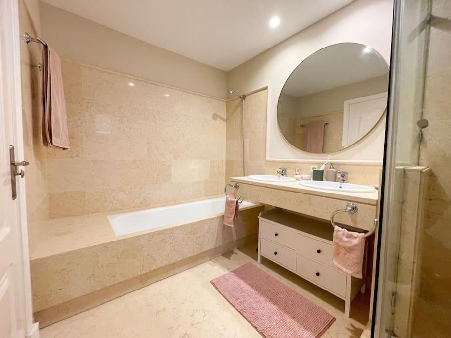 Luxurious 2 Bedroom Apartment With Spa Facilities Benahavis Exterior photo