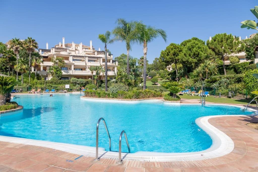 Luxurious 2 Bedroom Apartment With Spa Facilities Benahavis Exterior photo