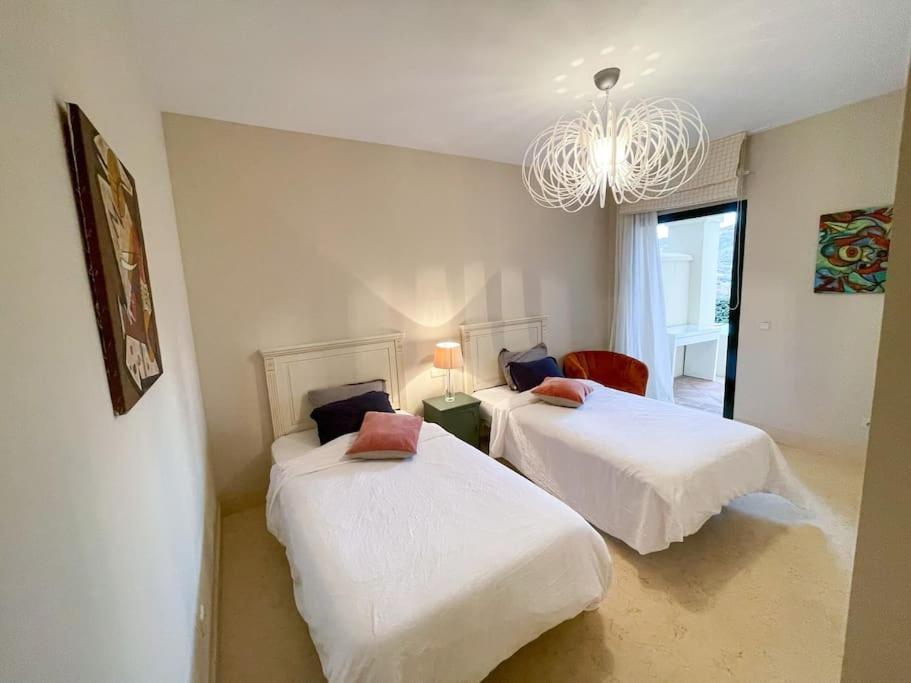 Luxurious 2 Bedroom Apartment With Spa Facilities Benahavis Exterior photo