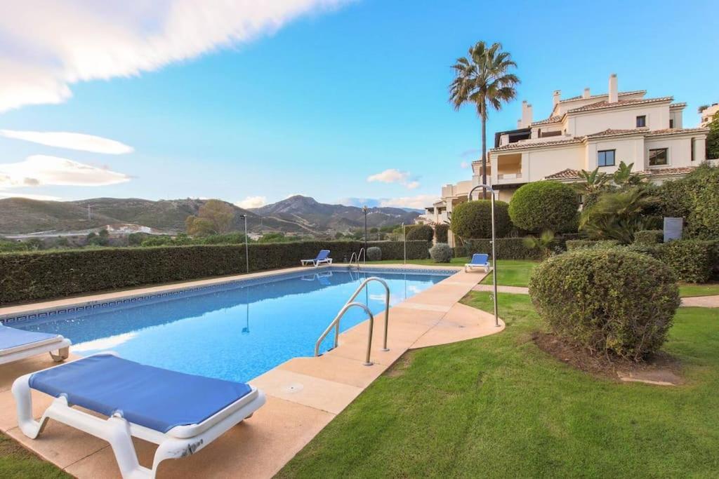 Luxurious 2 Bedroom Apartment With Spa Facilities Benahavis Exterior photo